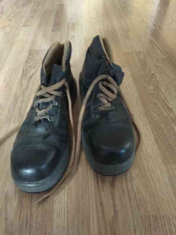 Se regalan botas de trabajo 