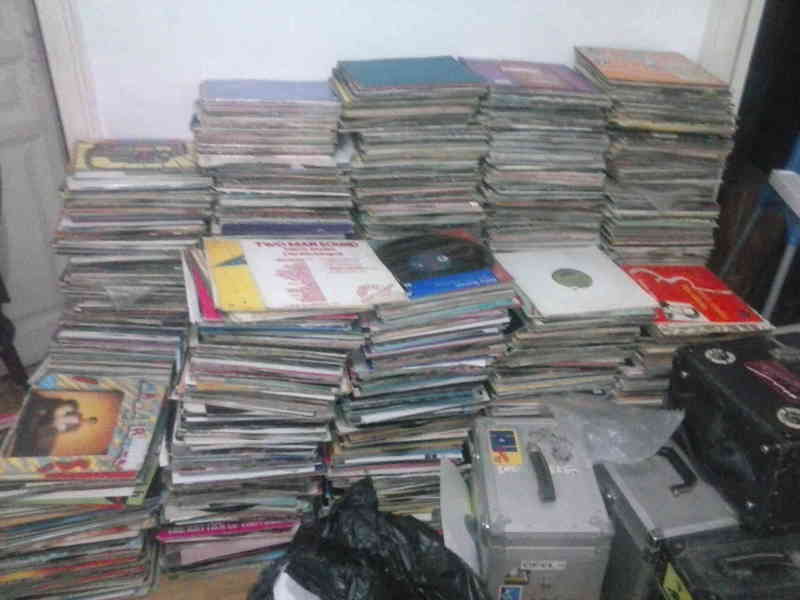 Recojo todo tipo de discos de vinilo.