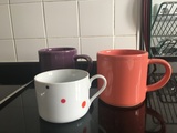 2 tazas de desayuno y 1 de café