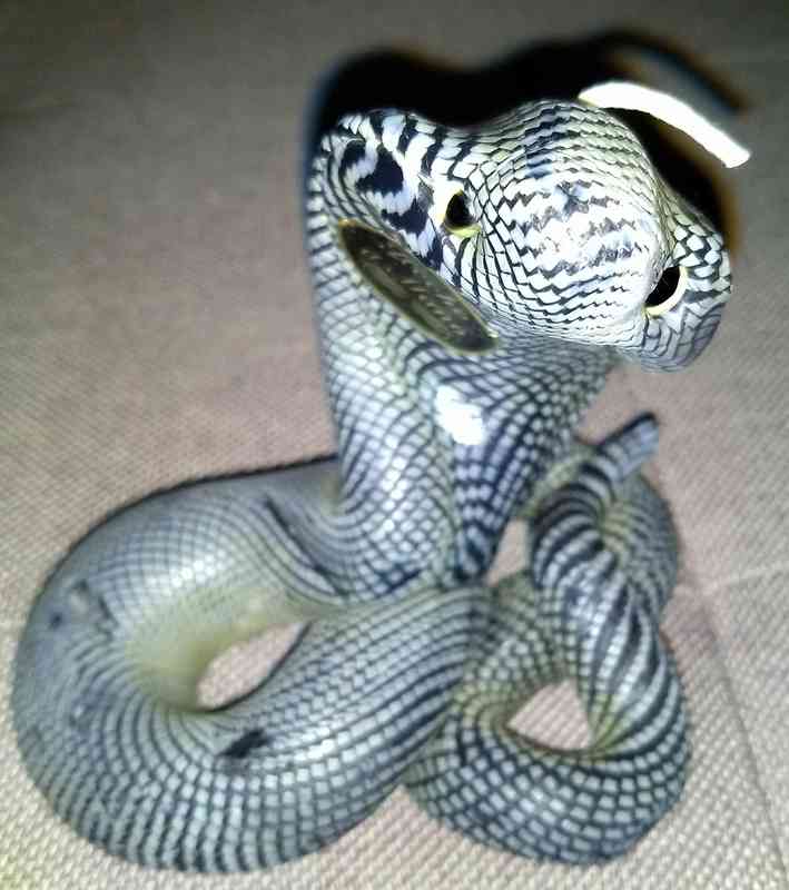 Vela con forma de serpiente