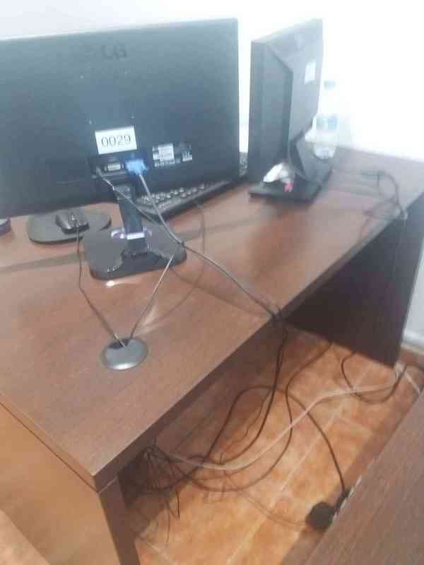 3 mesas escritorio color marrón 