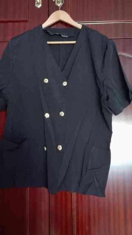 Chaqueta negra, tipo casaca. Talla XL - XXL(cata15)