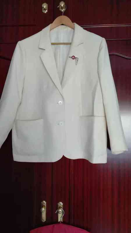 Chaqueta beis. Talla L-XL(cata15)