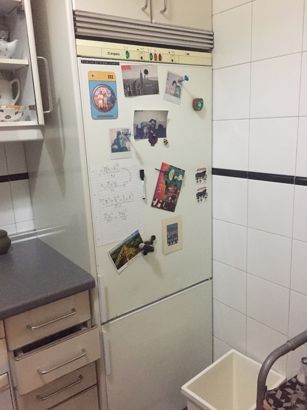 Nevera, viejita pero funciona ok. 