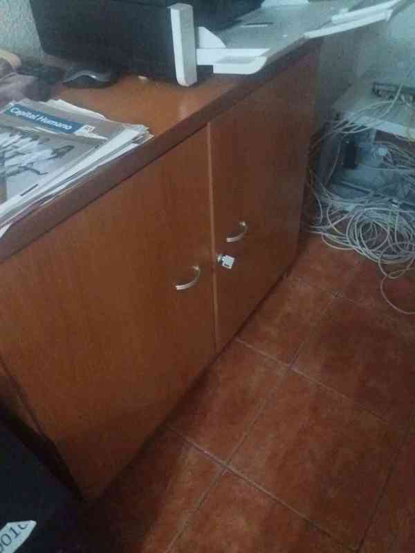 armario de dos puertas