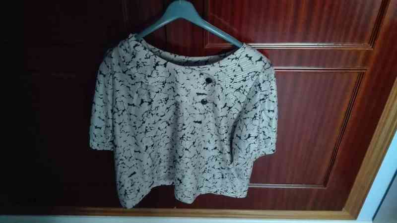 Camisa gris y negra Talla 50(marirf)