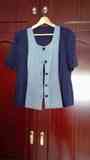 Chaqueta tipo casaca con 2 azules. Talla 52(marirf)