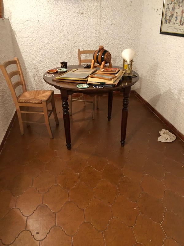 Regalo lote muebles: mesa,mecedora, sillón, cómoda, mesitas etc Recoger Becerril de la Sierra URGENT