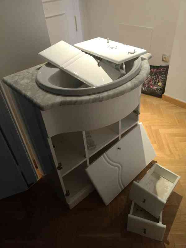 Mueble de baño completo y casi desmontado