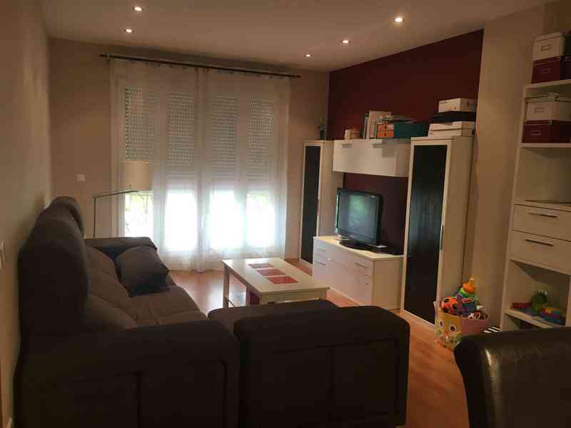 Regalo sofa chaiselonge marron, mueble frontal de tv y mesa de centro