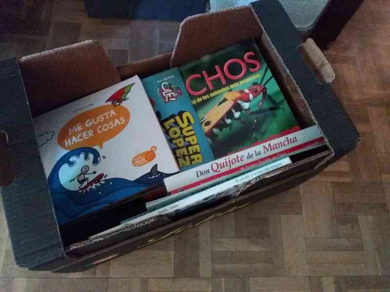 Caja de libros infantiles