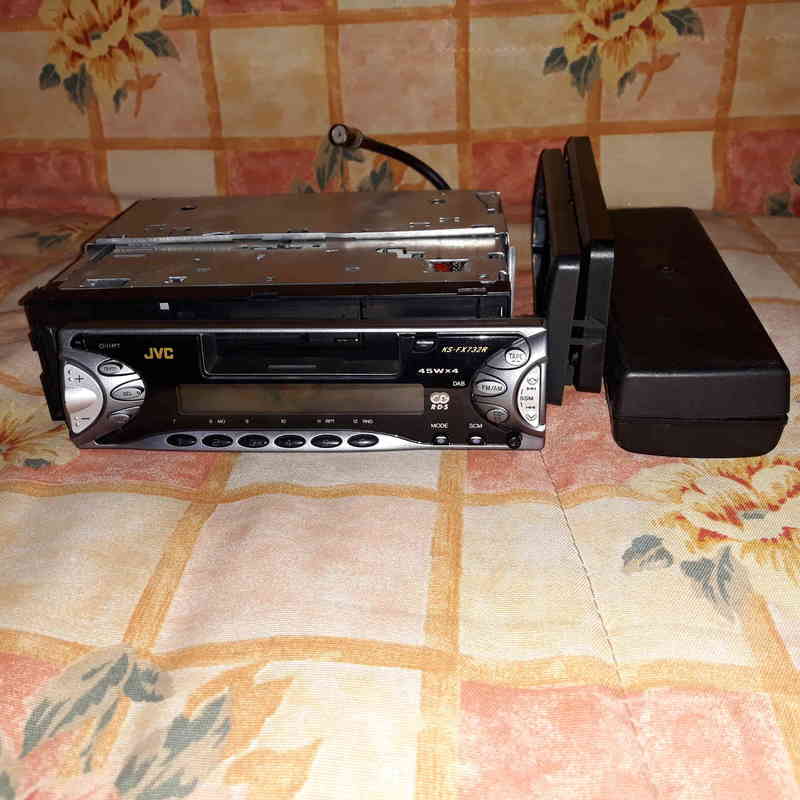 RADIOCASETE COCHE con CARGADOR de 12 CDs