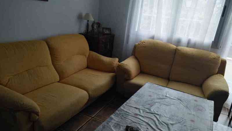 Regalo sofás de 2 y 3 cuerpos urge recogida, solo hasta el viernes.