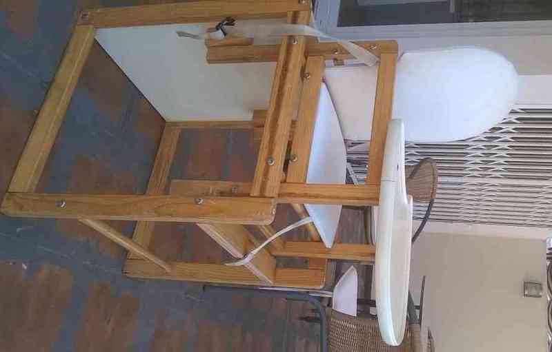 Trona de madera convertible