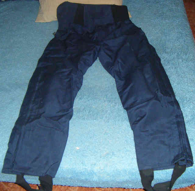 Pantalón de motorista.