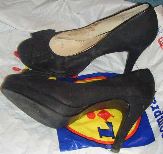 Zapatos de tacón de mujer.