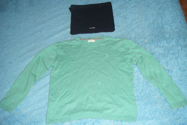 Camiseta verde y cuello negro