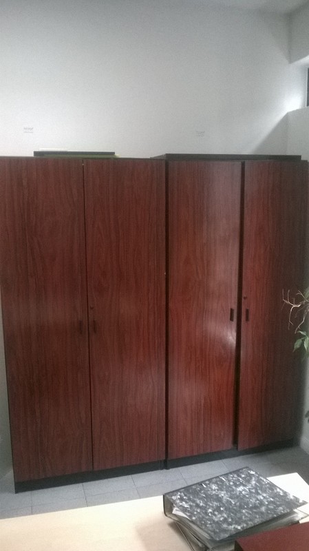 Regalo dos armarios de oficina
