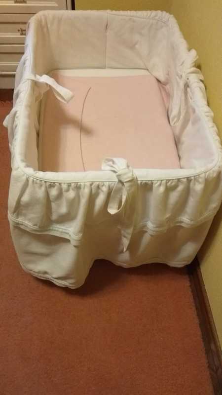 Regalo una mini cuna para bebé en perfecto estado 