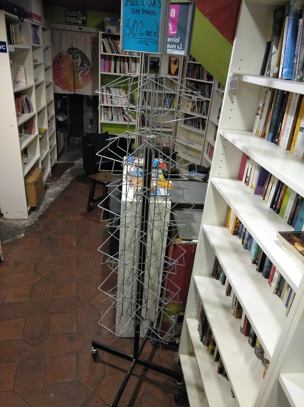 gift - Expositor giratorio de libros - Madrid, Comunidad de Madrid, España  