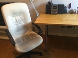 Mesa de estudio y sillón 