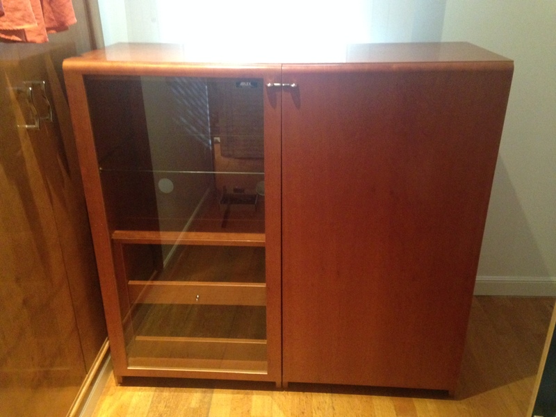 Vitrina de comedor con baldas