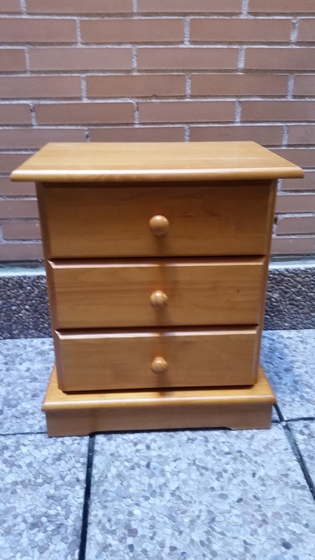 Mesilla de Noche con Gavetas de Madera 