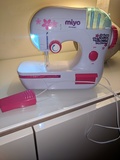 Maquina de coser de juguete