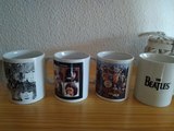 4 tazas de los Beatles