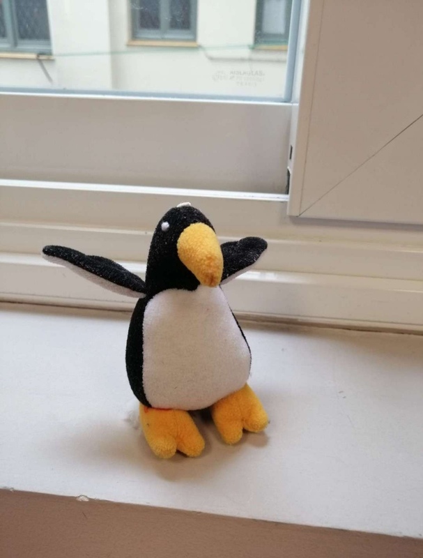 Pingüino de peluche 
