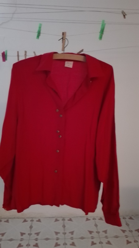 Camisa roja, manga larga. Talla 48  (SelinaKyle)