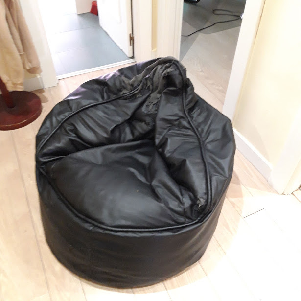 Puff polipiel - Moscardó (metro Usera, salida Mirasierra)