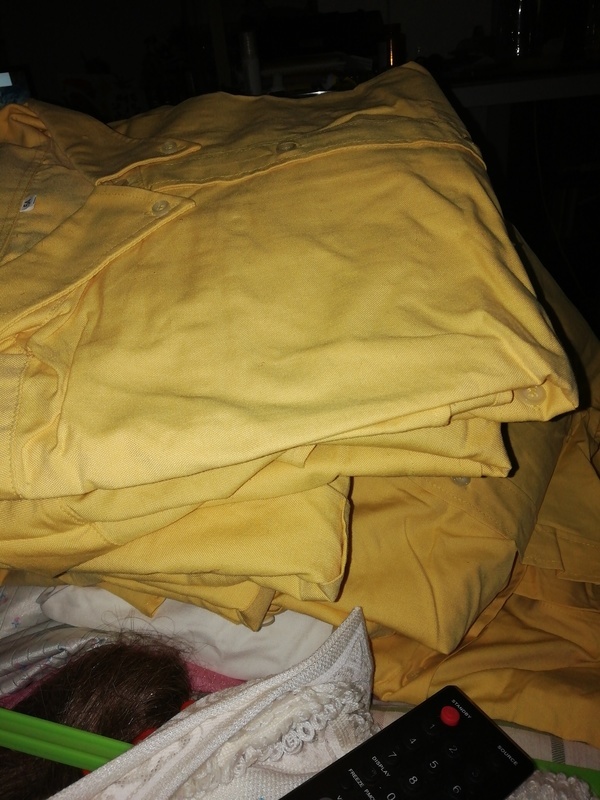  Camisas amarillas de uniforme 50 y 54