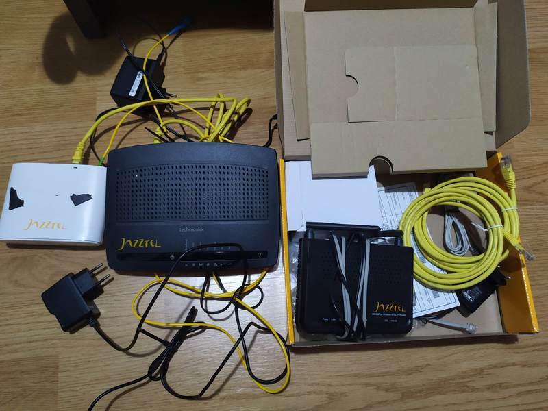 URGE DONAR Routers Wi-Fi y FIbra Óptica Jazztel
