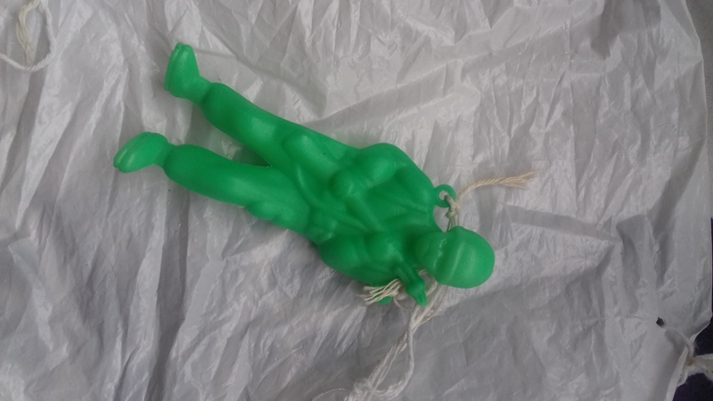Paracaidista de juguete 