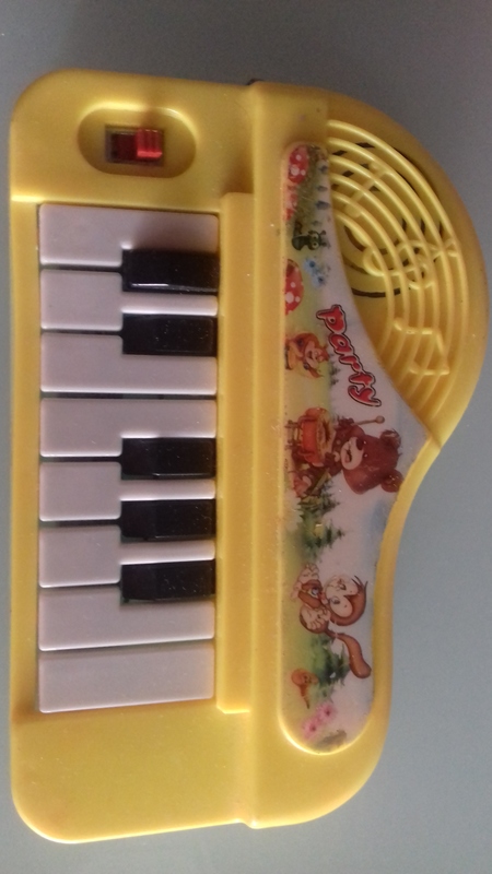 Piano pequeño de juguete 