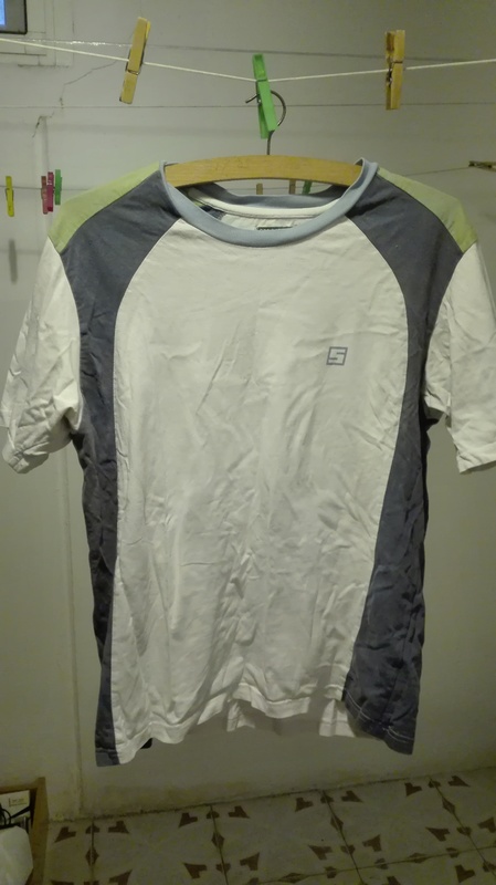 Camiseta blanca con raya gris y verde Talla s/2(1amigomio)