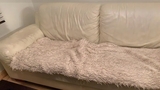 Sofá de piel color crema