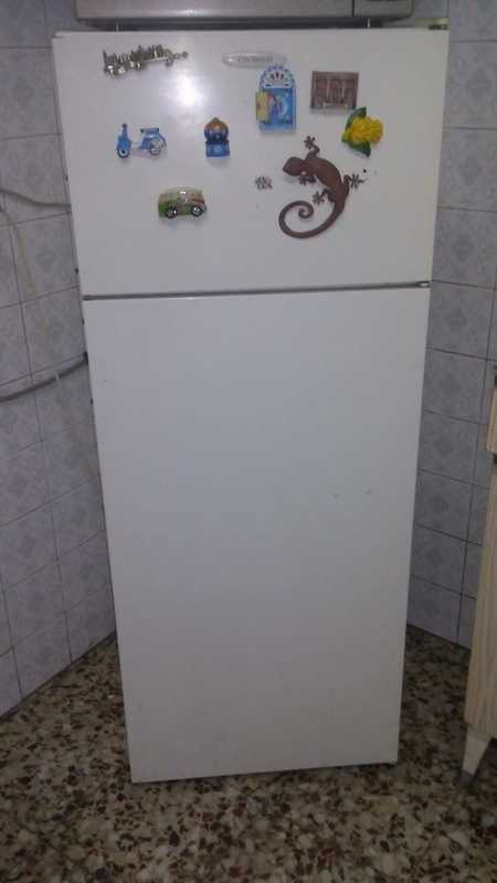 Se regala nevera con congelador