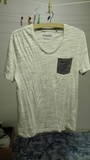 Camiseta gris clarito con bolsillo gris Talla L(1amigomio)