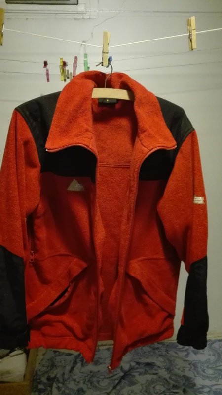 Forro Polar Rojo, Talla S, La cremallera no engancha bien(1amigomio)