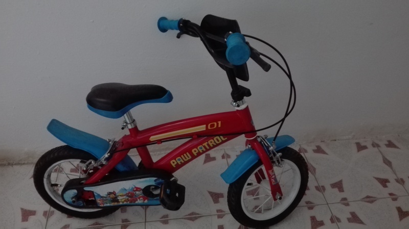 Bicicleta niño para edades entre 3 y 5 años. Las ruedas estan desinfladas, creo que no (01carras01)