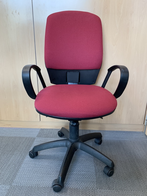 8 SILLAS DE OFICINA ROJAS