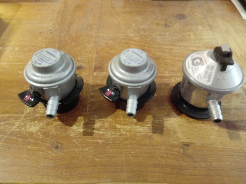 3 reguladores de gas