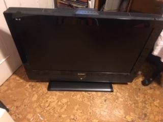 Tengo una TV ELONEX modelo JC378BB13E De repente un dia la encendí no no se veia Si la quieres solo 