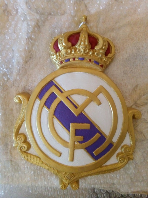 Regalo escudo escayola Real Madrid