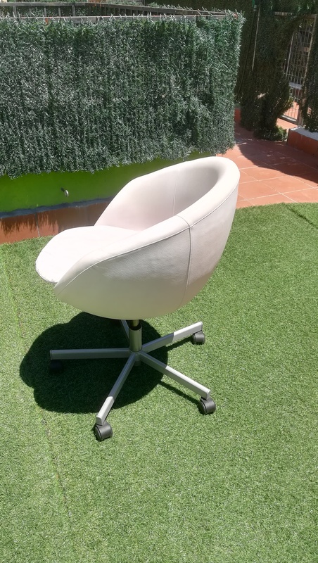 Silla giratoria blanca
