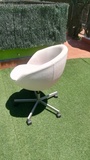 Silla giratoria blanca