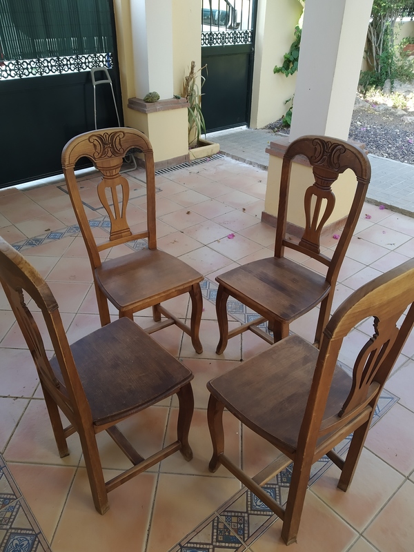 Regalo 4 sillas de madera