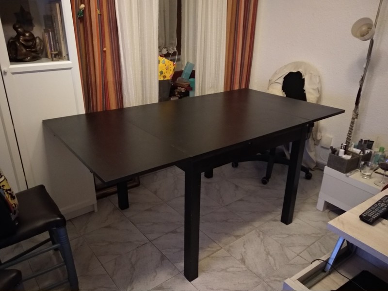 Mesa con dos alas extensibles